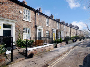 Bar Wall Cottage-City Wall Views-sleeps 5